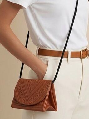 1970’s TRUE VINTAGE MOROCCAN HAND-TOOLED LEATHER MINI CROSSBODY PURSE